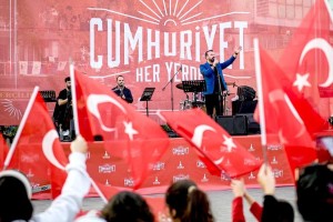 İzmir’de Cumhuriyet coşkusu kentin dört yanında