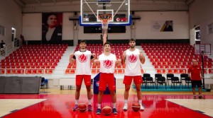 Petkimspor 3 genç oyuncusu ile sözleşme imzaladı