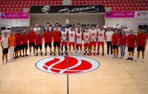 Petkimspor sezonu derbi ile açıyor