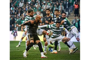 Sahasında kaybetmiyor