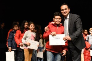 800 ÖĞRENCİ BELGE ALDI