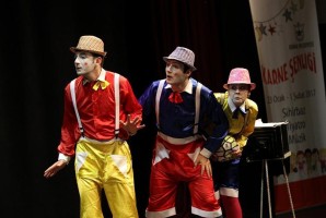 YARIYIL TATİLİNDE TİYATRO KEYFİ