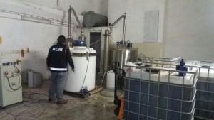 SAHTE İÇKİ İÇİN FABRİKA KURMUŞLAR