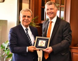 İNGİLİZ BÜYÜKELÇİ GÖZÜYLE İZMİR