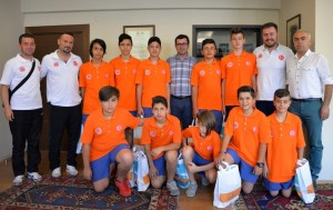 MİNİK YILDIZLAR BAŞKAN GÖNENÇ’İ ZİYARET ETTİ