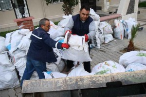 BAYRAKLI’DA 7 BİN TON MOLOZ TOPLANDI