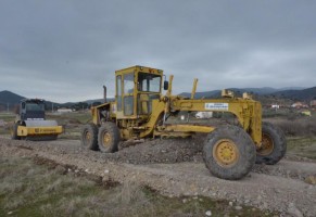 DİKİLİ BELEDİYESİ KÖŞE BUCAK HİZMET ÜRETİYOR