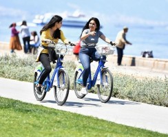 İZMİRLİ BİSİKLETÇİLER AVRUPA’DA ZİRVEYİ ZORLUYOR