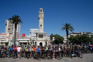 İZMİR'DE 'ÖZGÜRLÜK İÇİN PEDAL' TURU