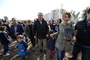 KARŞIYAKA’YA YEŞİL ÖRTÜ