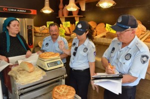 DİKİLİ ZABITASI'NDAN PİDE DENETİMİ