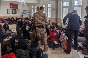 222 DÜZENSİZ GÖÇMEN YAKALANDI