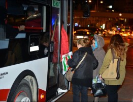 KADIN YOLCULARA POZİTİF AYRIMCILIK