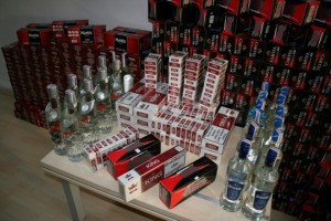 MENEMEN'DE KAÇAKÇILIK OPERASYONU