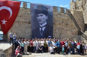 DİKİLİ’NİN DOĞAL GÜZELLİKLERİNİ GEZDİLER