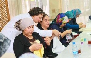 BAYRAKLI’DA KURSLAR KADINLARI MESLEK SAHİBİ YAPIYOR