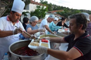 SEVGİ SOFRALARI KURULMAYA DEVAM EDİYOR