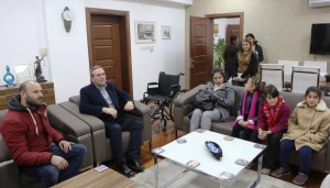 KENDİLERİ KÜÇÜK KALPLERİ BÜYÜK