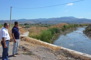 DİKİLİ’DE DERELERİN ISLAH ÇALIŞMALARI TAM GAZ