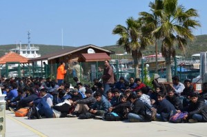 DİKİLİ'DE GÖÇMEN KAÇAKÇILIĞI OPERASYONU