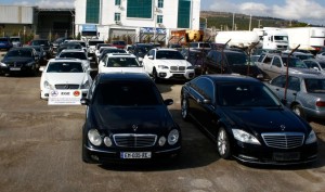 LÜKS OTOMOBİLLER GÜMRÜĞE TAKILDI