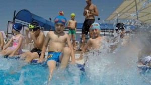 BAYRAKLI’DA YÜZME BİLMEYEN KALMASIN