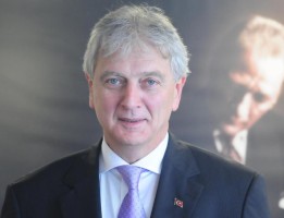 UMUTLU BİR BEKLEYİŞ