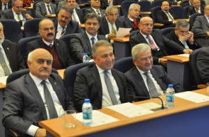 İZTO'DAN İŞ DÜNYASINA TL ÇAĞRISI