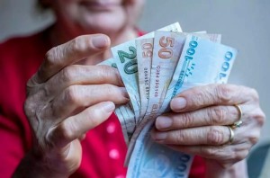 Emekliye 3 bin lira bayram ikramiyesi yasalaştı