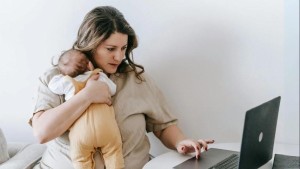 Çalışan anneye aylık 325 Euro destek