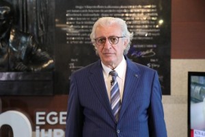 ‘DÖVİZİN ATEŞİNİ DÜŞÜRMEK POLİTİKACILARIN ELİNDE’