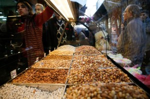 YILBAŞINDA 350 MİLYON LİRALIK KURUYEMİŞ TÜKETİLİYOR