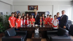 ŞAMPİYON ÖĞRENCİLERDEN DERSE’YE ZİYARET