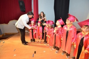 ÇOCUK EVİNDE MEZUNİYET SEVİNCİ