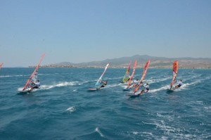 SÖRF TÜRKİYE LİGİ RÜZGÂRI DİKİLİ’DE ESECEK