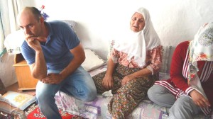 ŞEHIT POLIS GILIÇ'IN BABA EVINDE YAS VAR