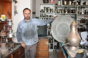 GÖZ NURU KALAYCILIK ALİAĞA’DA  ZAMANA DİRENİYOR