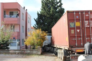 FRENİ PATLAYAN TIR TEHLİKE YARATTI