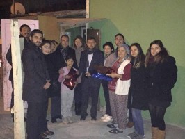 CHP'Lİ GENÇLERDEN ÇOCUKLARA YENİ YIL HEDİYESİ