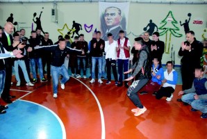 ÇOCUK MAHKUMLARA YILBAŞI EĞLENCESİ