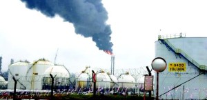 PETKİM’DEN YÜKSELEN SİYAH DUMAN KORKUTTU