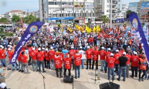 ALİAĞALI EMEKÇİLER 1 MAYIS’I KUTLADI