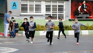 İLKOKUL ÖĞRENCİLERİ OKULLARINA KAVUŞTU