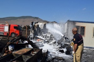 MENEMEN’DE OTLUK ALANDA YANGIN