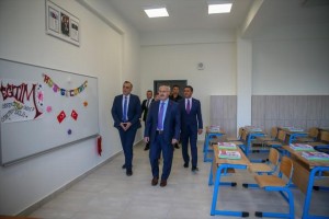 Deprem sonrası boşaltılan okullar yenileniyor