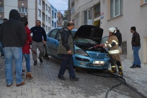 SEYİR HALİNDEKİ OTOMOBİL YANDI