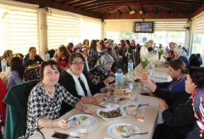 Çalışan ve emekli polis eşleri bir araya geldi