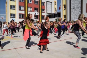 ALİAĞA’DA ZUMBA RÜZGARI