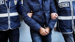 Piyasaya sahte dolar süren şüpheliler yakalandı