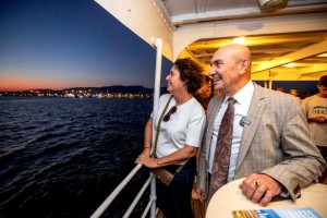 İzmir’in tarihi “Körfez Turu” ile denizden keşfediliyor